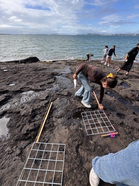 Level 2 Biology Go Into the Field to Support Learning.