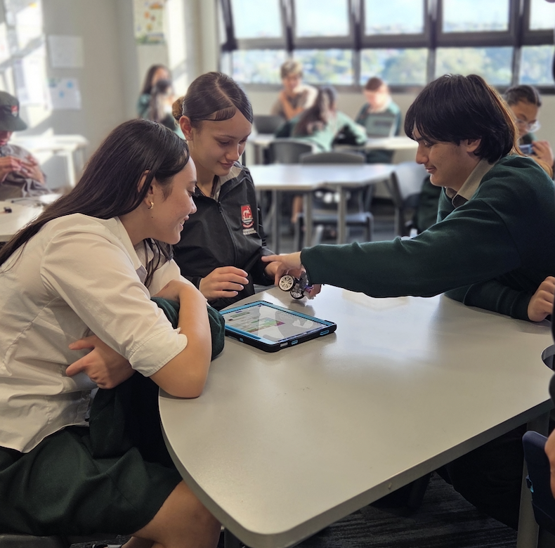 Pūhoro Students Take on Robotics Challenges